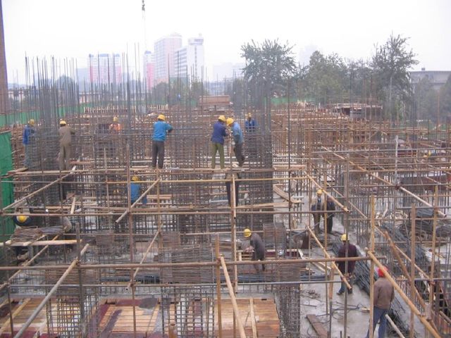 建設(shè)工程施工現(xiàn)場供用電安全管理 保障農(nóng)民工生命安全的五大關(guān)鍵措施